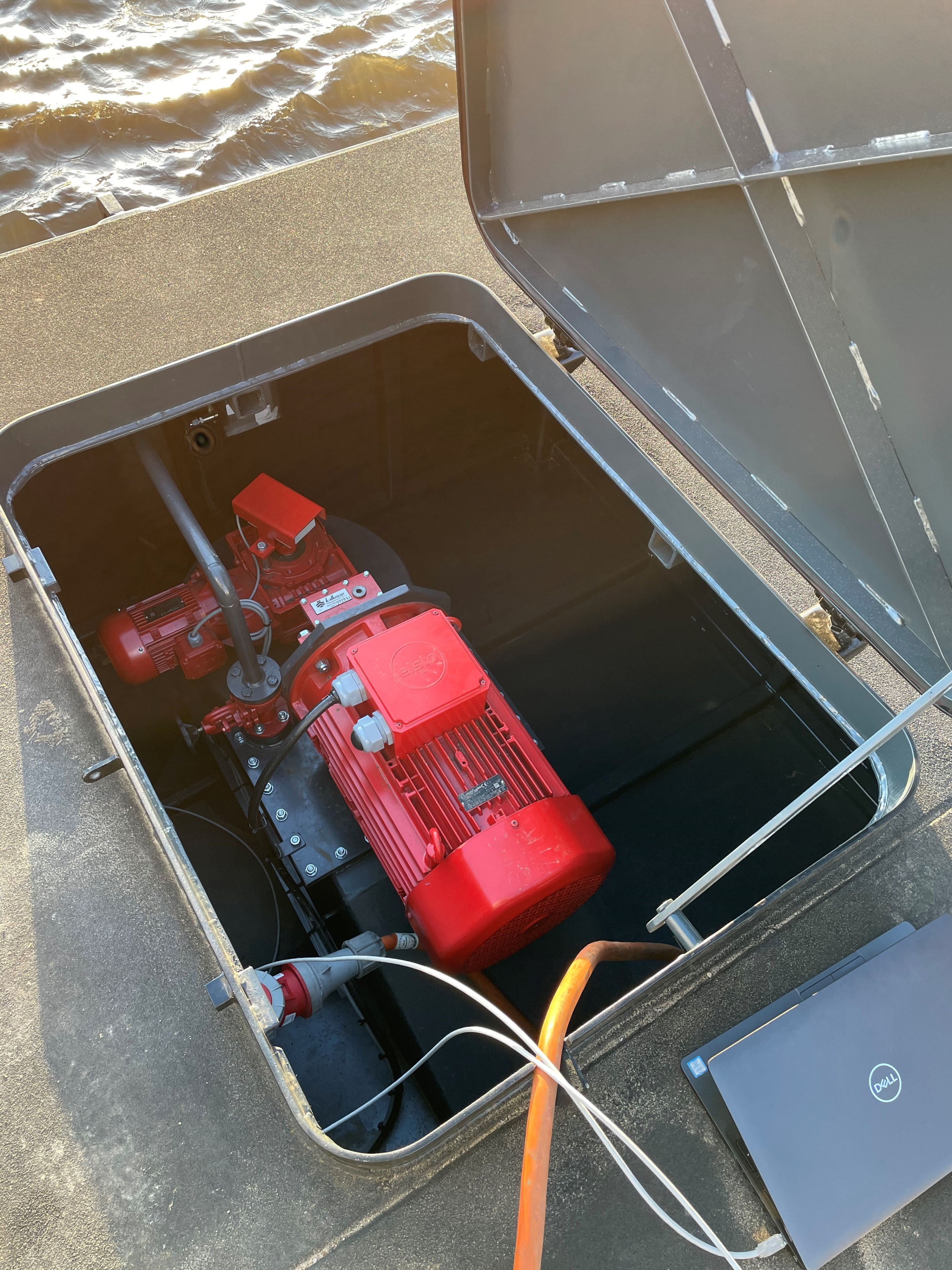 Tunnel / Steering Grid Combination Bow Thruster